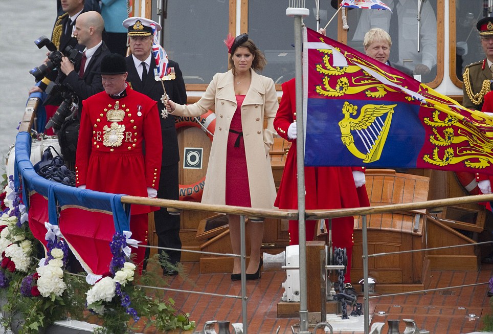 Queens Jubilee Pageant on the Havengore Malvern Water
